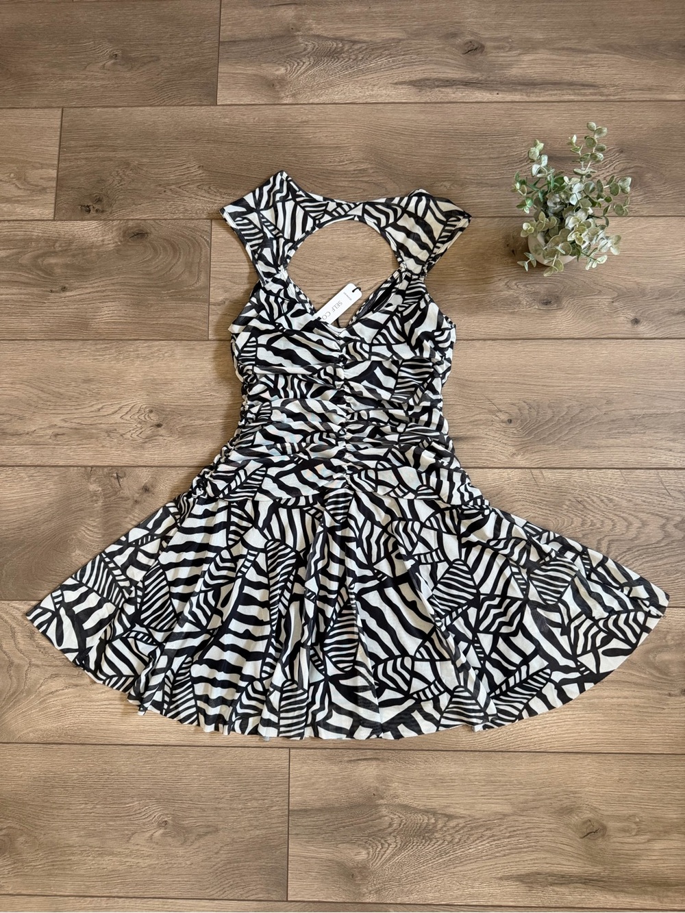 NWT SELF CONTRASR Black & White Printed Fit-and-Flare Dress Size Medium - Picture 6 of 8